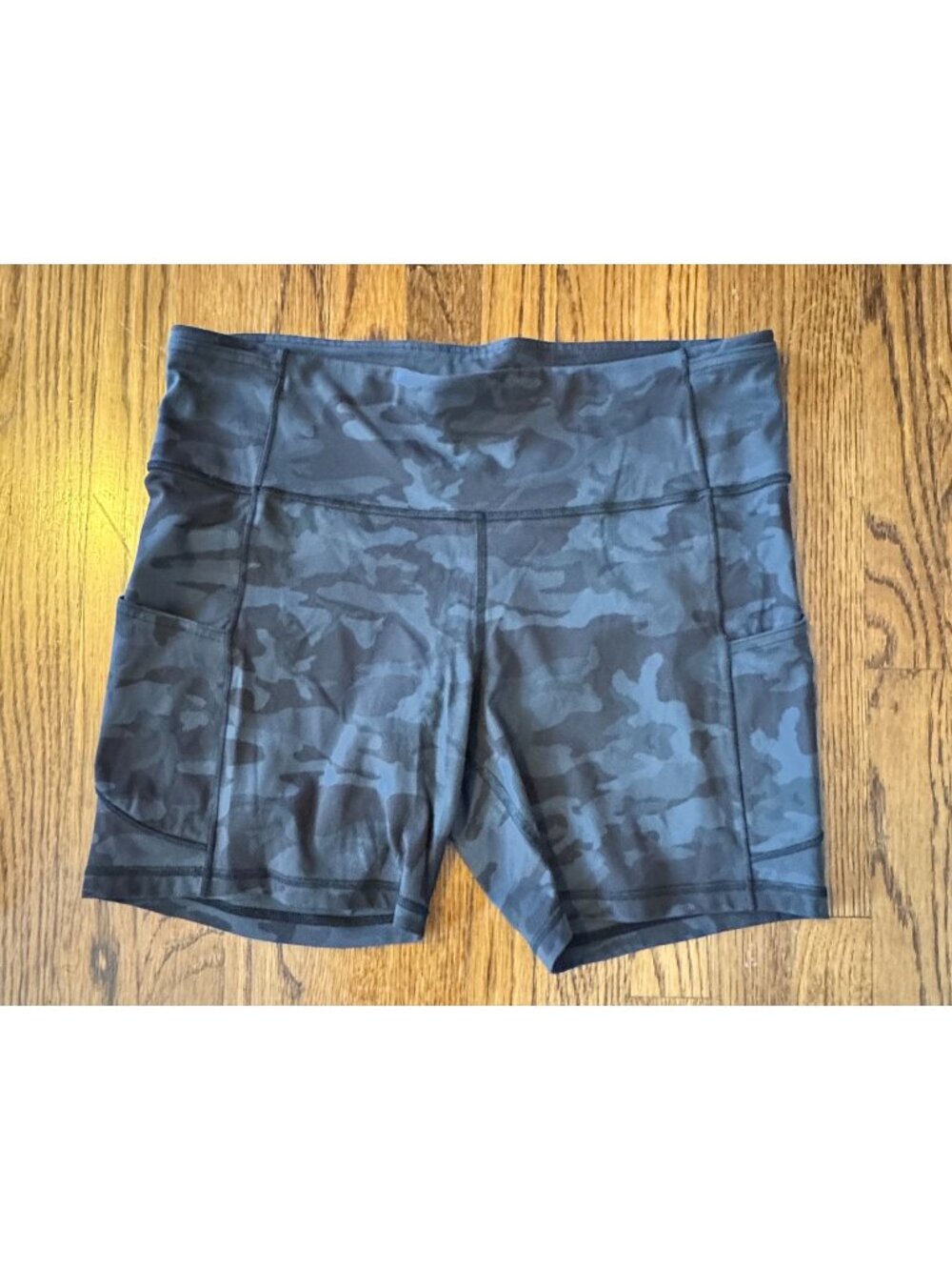 Lululemon Fast And Free 6" Black Camo Shorts Womens Size 12